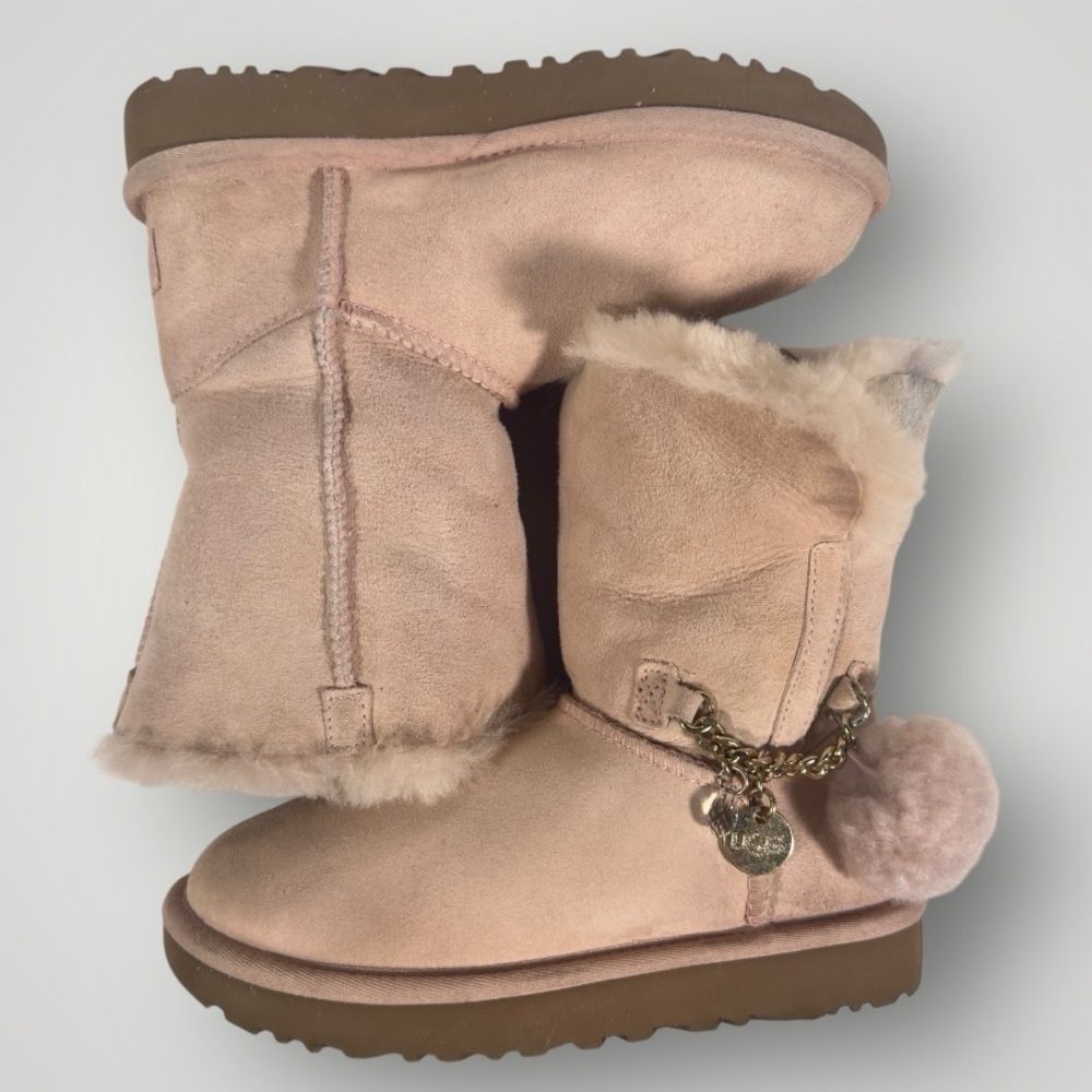 Women’s Ugg Classic Short Charm boots size 5 - Picture 2 of 10